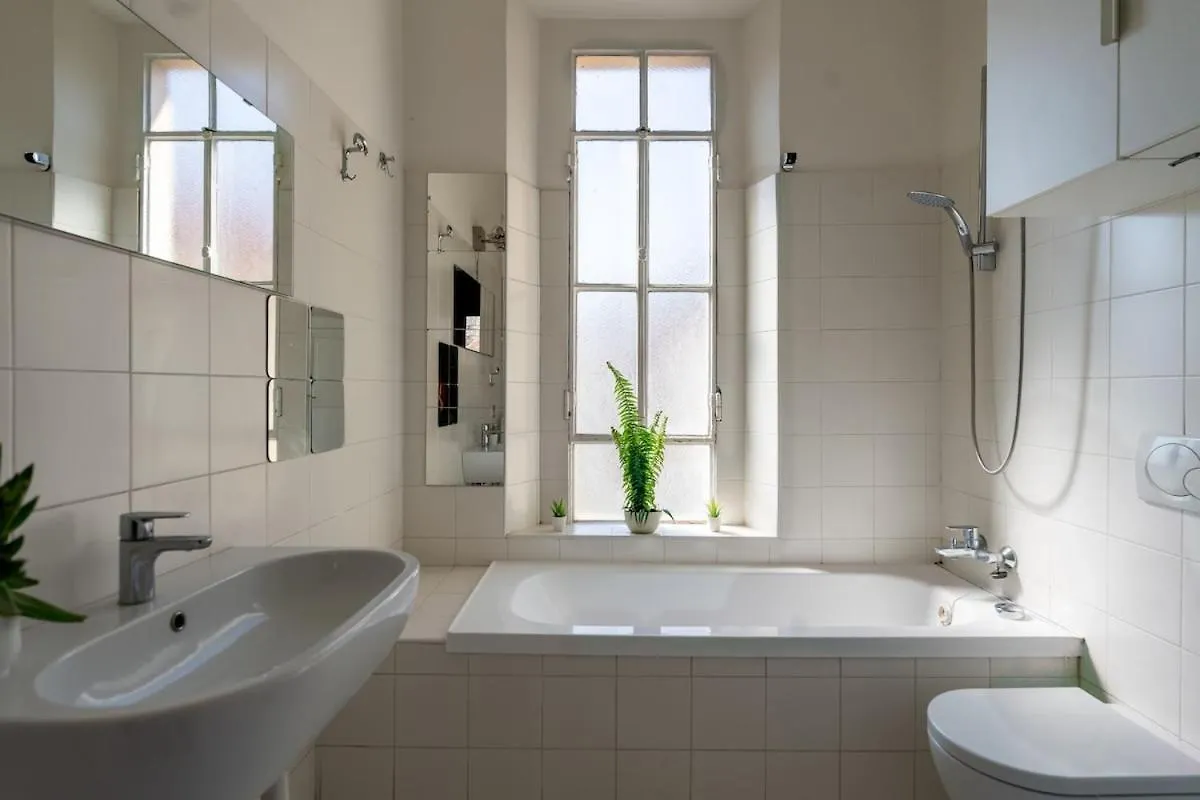Duomo-Linate Airport - Two Bedrooms & Terrace View 米兰 意大利