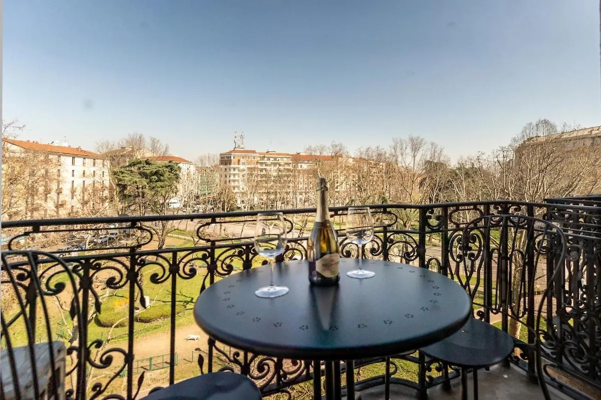 Duomo-Linate Airport - Two Bedrooms & Terrace View 米兰 0*,